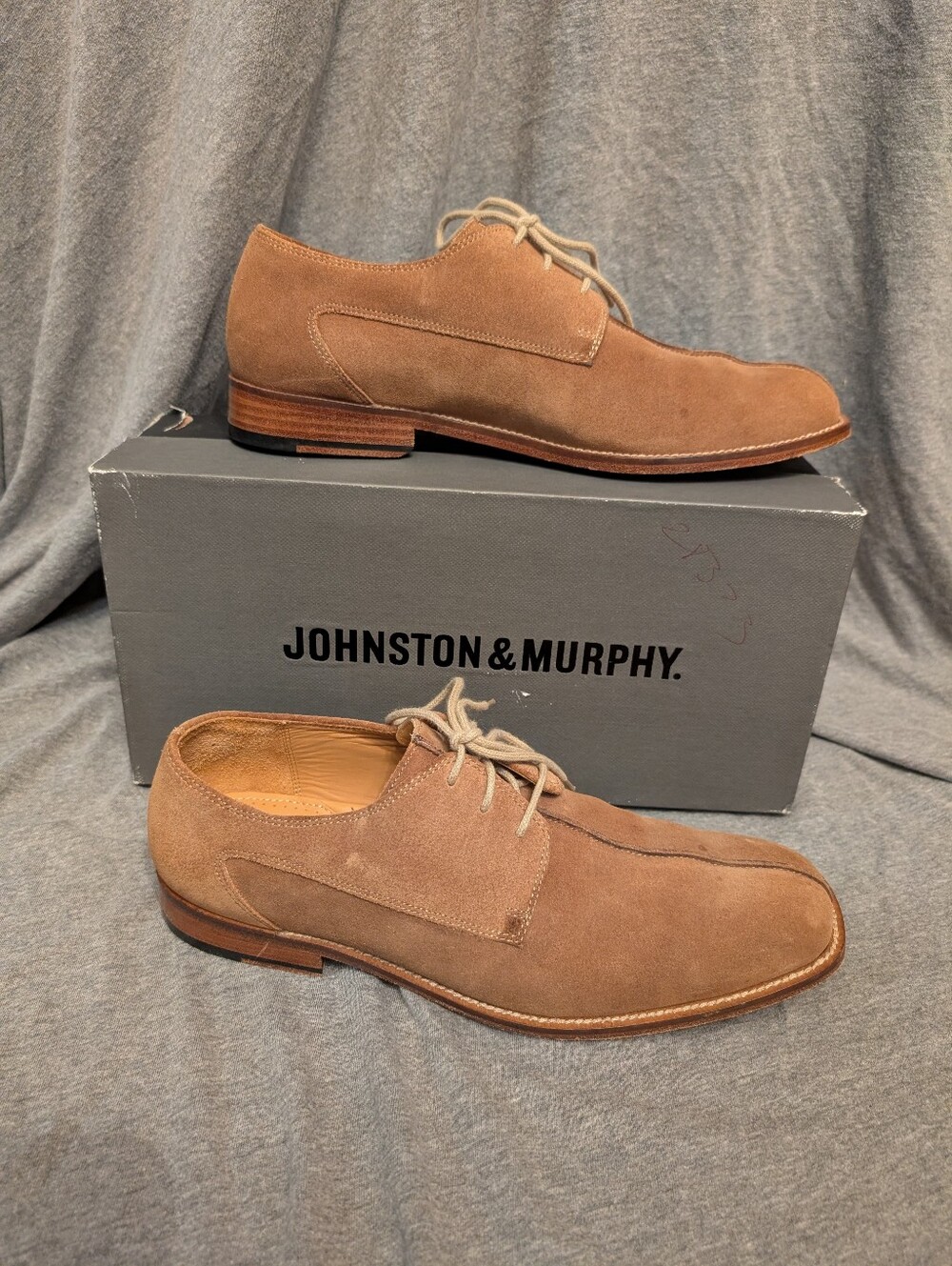 Johnston & Murphy 9.5 suede shoes